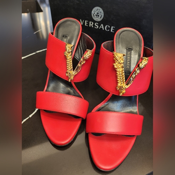 Authentic Versace leather heels - Picture 7 of 9